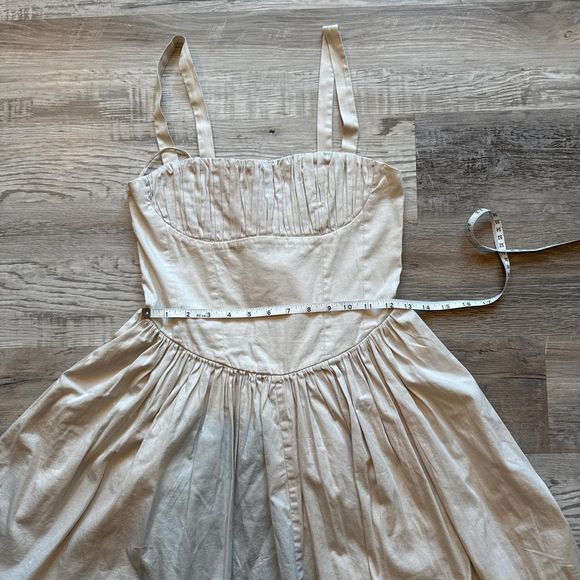 dresses - Picture 5 of 8